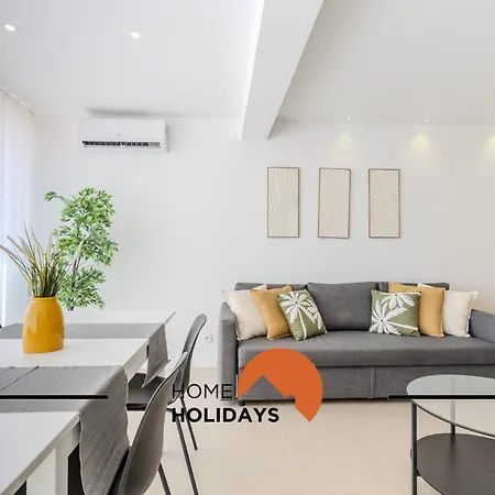 #171 Pateo 2 Flat By Holidays *